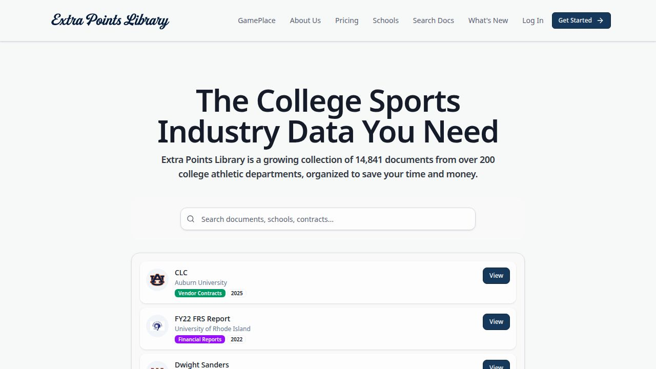 Extra Points Library 공식 화면에 The College Sports Industry Data You Need 제목, 200곳 이상 대학 체육부의 문서 1만4,841건이라는 설명, 문서 검색창과 Auburn University·University of Rhode Island 문서 목록이 보입니다.